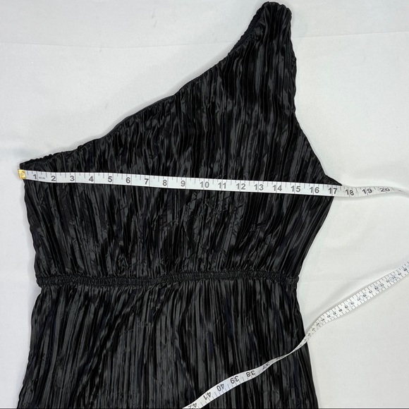 Vintage Torrid Black Crinkle One Shoulder Top Size 2 - Picture 4 of 12